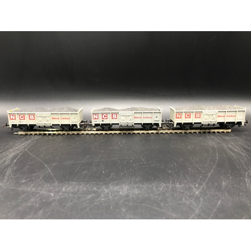 193 - 26 OO Rolling-stock Wagons and Tankers in 'Ready-to-Roll' condition, includes Triang R633 Freightlin... 