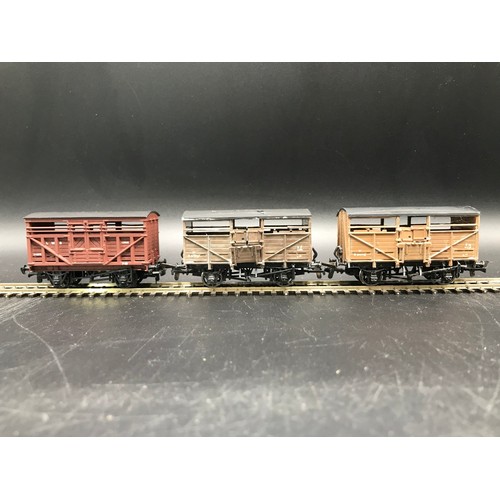 193 - 26 OO Rolling-stock Wagons and Tankers in 'Ready-to-Roll' condition, includes Triang R633 Freightlin... 