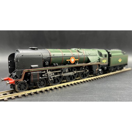 123 - Boxed Hornby OO gauge R1038 The Boxed Set Orient Express, Tested Runner, Coaches showing dust and gl... 