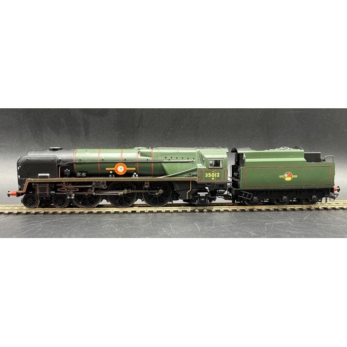 123 - Boxed Hornby OO gauge R1038 The Boxed Set Orient Express, Tested Runner, Coaches showing dust and gl... 