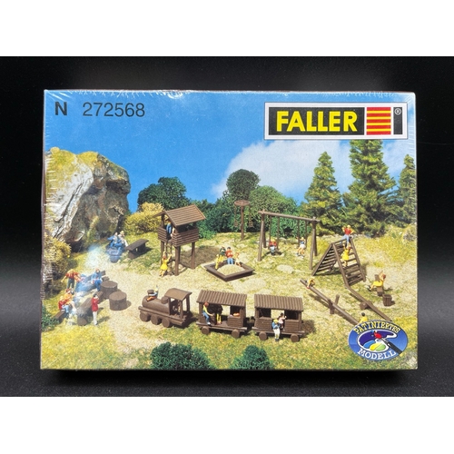 320 - Seven 'N' gauge Faller kits includes Faller 222175 two warning crosses with flashing lights, Kits ap... 