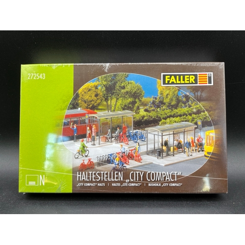 320 - Seven 'N' gauge Faller kits includes Faller 222175 two warning crosses with flashing lights, Kits ap... 