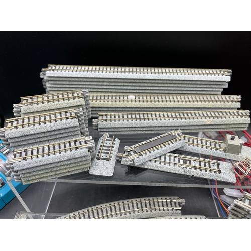 306 - 110+ Kato Unitrack and Fleischmann track components, N gauge, includes
Switches EP481-15R (8)
Switch... 