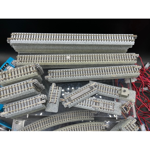 306 - 110+ Kato Unitrack and Fleischmann track components, N gauge, includes
Switches EP481-15R (8)
Switch... 