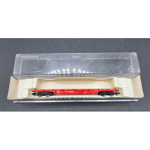 267 - N gauge train of five 'Railion' Rolling-stock wagons from Fleischmann and Electrotren, 'Ready to rol... 