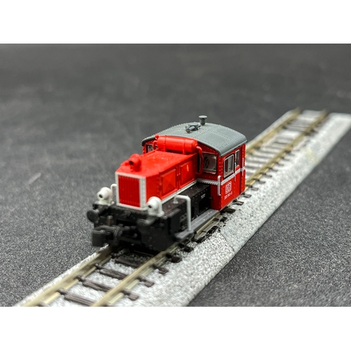 272 - Two N gauge locomotives, Brawa Diesel Locomotive BR 204 274-5 DB Cargo Bo-Bo (Fair) unboxed and Mini... 