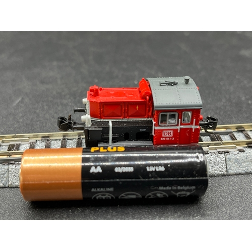 272 - Two N gauge locomotives, Brawa Diesel Locomotive BR 204 274-5 DB Cargo Bo-Bo (Fair) unboxed and Mini... 