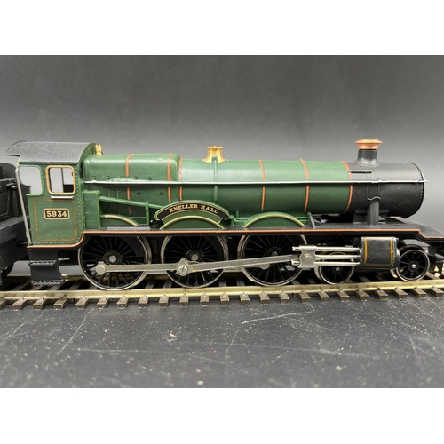 198 - Hornby OO gauge, Two locomotives in Good boxes, Hornby R073 BR class 47 Diesel Locomotive D1670 Co-C... 