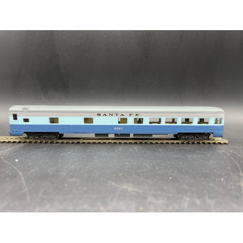 216 - Five Rivarossi HO gauge 'Sante Fe' Coaches/Cars, 2640 Baggage Car (1), 2634 Roomette Car (3) and 264... 