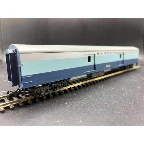 216 - Five Rivarossi HO gauge 'Sante Fe' Coaches/Cars, 2640 Baggage Car (1), 2634 Roomette Car (3) and 264... 