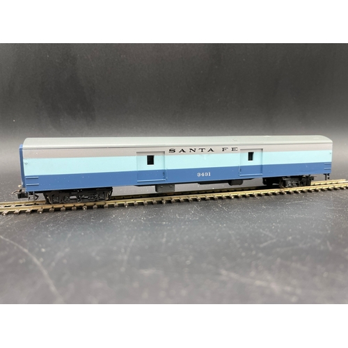 216 - Five Rivarossi HO gauge 'Sante Fe' Coaches/Cars, 2640 Baggage Car (1), 2634 Roomette Car (3) and 264... 