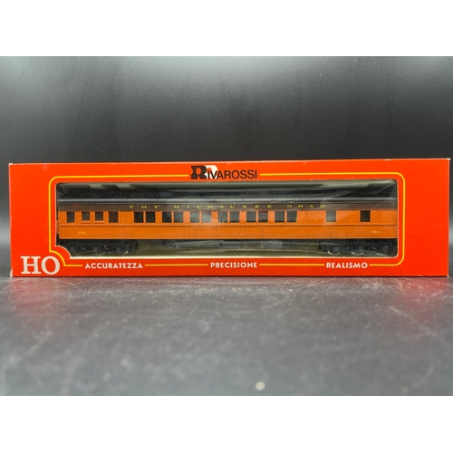 217 - A rake of four Rivarossi HO 'The Milwaukee Road' Coaches/Cars, 2838 Combination Car, 2843 Pullman ca... 