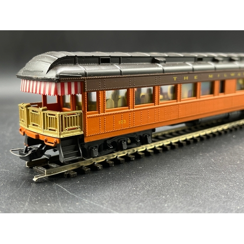 217 - A rake of four Rivarossi HO 'The Milwaukee Road' Coaches/Cars, 2838 Combination Car, 2843 Pullman ca... 