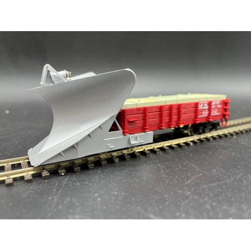 222 - HO Scale Rivarossi #2258 M&StL Minneapolis & St. Louis Snowplow #1002, Base of plastic case Good but... 