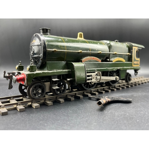 38 - Hornby 0 gauge Clockwork 4-4-2 Locomotive Caerphilly Castle No 4073 in lined green livery with key -... 