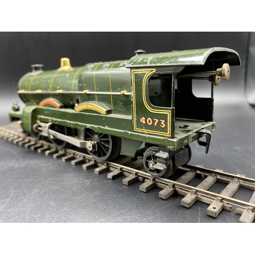 38 - Hornby 0 gauge Clockwork 4-4-2 Locomotive Caerphilly Castle No 4073 in lined green livery with key -... 