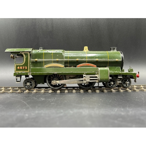 38 - Hornby 0 gauge Clockwork 4-4-2 Locomotive Caerphilly Castle No 4073 in lined green livery with key -... 