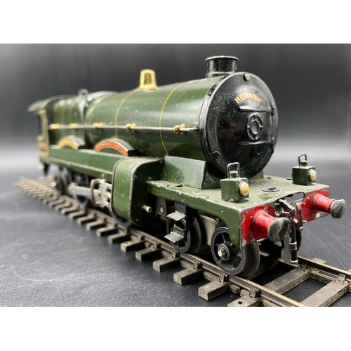 38 - Hornby 0 gauge Clockwork 4-4-2 Locomotive Caerphilly Castle No 4073 in lined green livery with key -... 