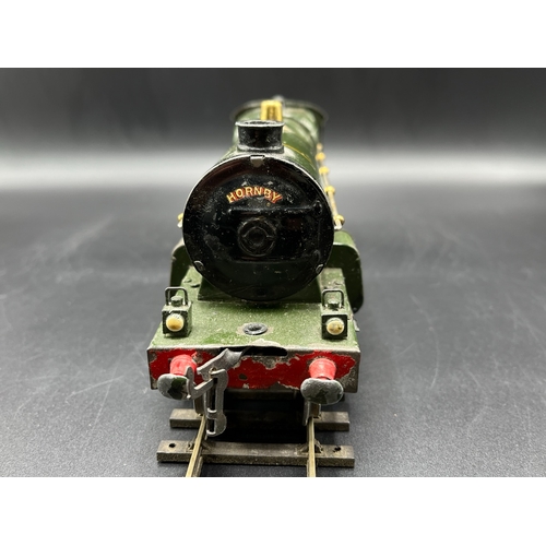 38 - Hornby 0 gauge Clockwork 4-4-2 Locomotive Caerphilly Castle No 4073 in lined green livery with key -... 