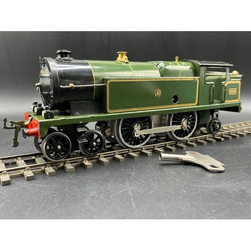 40 - Hornby O Gauge Clockwork GWR 2221 4-4-2 Lined Green livery, three lamps with key - Good (1) 1000g