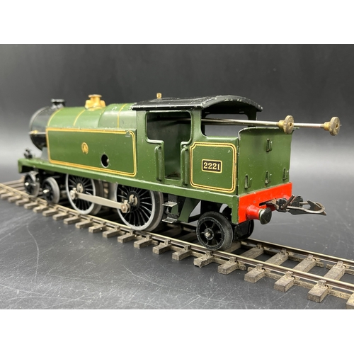 40 - Hornby O Gauge Clockwork GWR 2221 4-4-2 Lined Green livery, three lamps with key - Good (1) 1000g