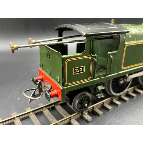 40 - Hornby O Gauge Clockwork GWR 2221 4-4-2 Lined Green livery, three lamps with key - Good (1) 1000g