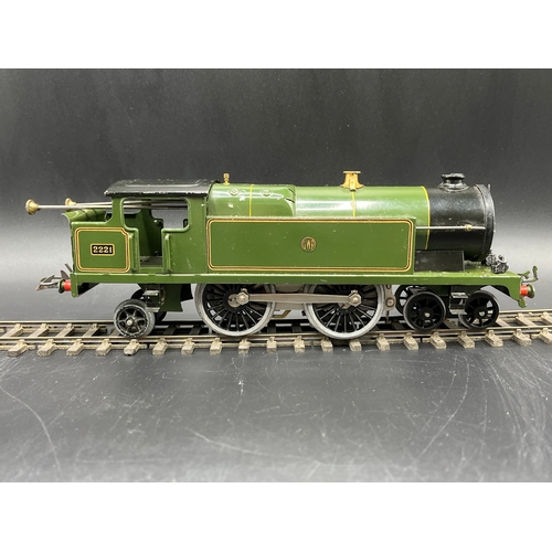 40 - Hornby O Gauge Clockwork GWR 2221 4-4-2 Lined Green livery, three lamps with key - Good (1) 1000g