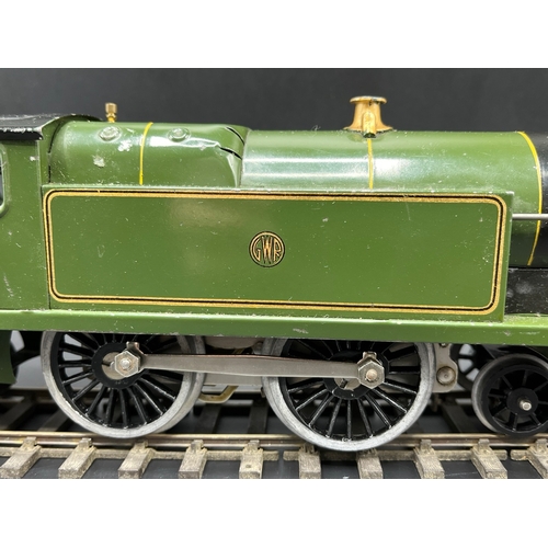 40 - Hornby O Gauge Clockwork GWR 2221 4-4-2 Lined Green livery, three lamps with key - Good (1) 1000g