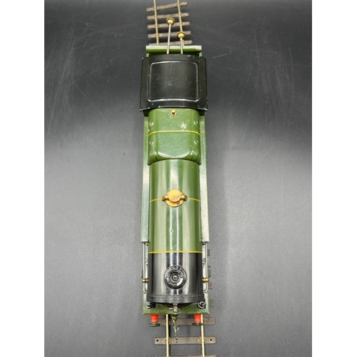 40 - Hornby O Gauge Clockwork GWR 2221 4-4-2 Lined Green livery, three lamps with key - Good (1) 1000g