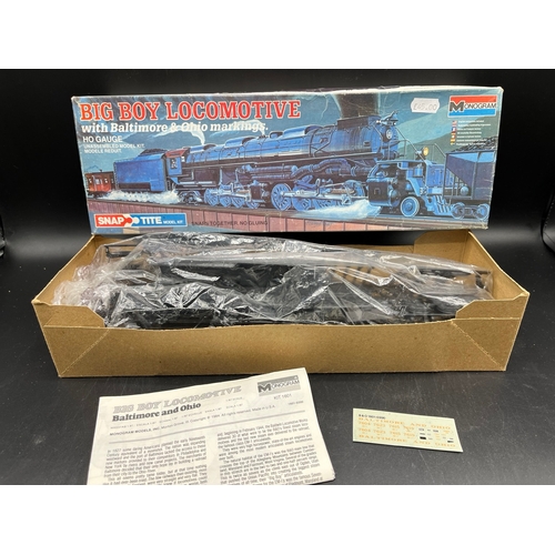 680 - Monogram Snap Tite Big Boy Locomotive HO Gauge 1601, with Revell 05203 1:570 Queen Mary Luxury Liner... 