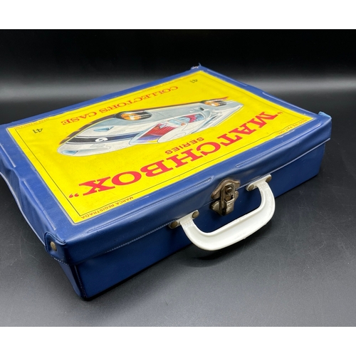 600 - Matchbox Series Collectors Case 41, with four vehicle holders, handle and operating catch - Fair (1)... 