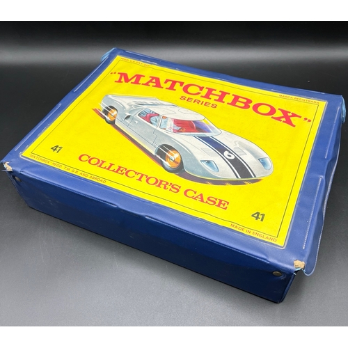 600 - Matchbox Series Collectors Case 41, with four vehicle holders, handle and operating catch - Fair (1)... 