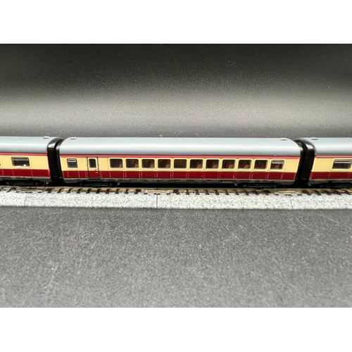 282 - N Gauge Seven Car Train, Roco Tee VT 11.5 BR 601 Helvetia 02167A along with 02168A, Loco Tested, Som... 