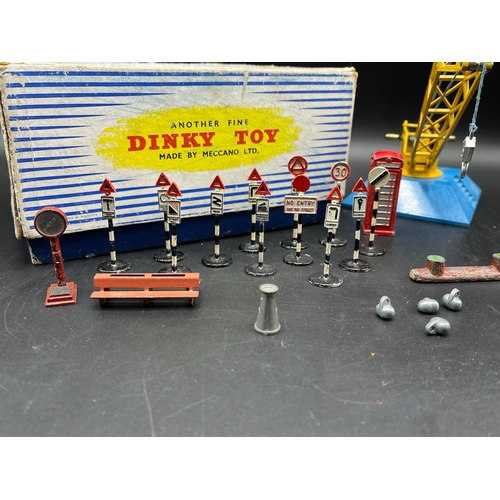 606 - Dinky Toys 752 Goods Yard Crane (Good) operable with box (Fair), together with various Dinky accesso... 