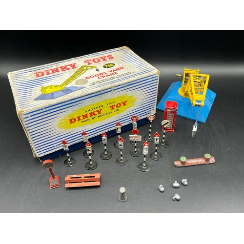 606 - Dinky Toys 752 Goods Yard Crane (Good) operable with box (Fair), together with various Dinky accesso... 