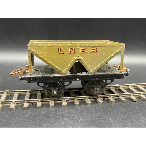 41 - 12 Hornby Meccano O Gauge Rolling-stock, includes LMS Green/White Hopper Wagon & Brake Van (G), No.1... 