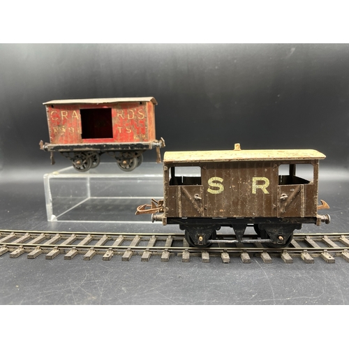 43 - Hornby Meccano Gauge O SR Goods Brake Van and Crawford's Biscuits Wagon - Poor (2) 400g