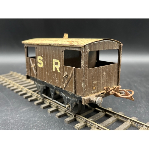 43 - Hornby Meccano Gauge O SR Goods Brake Van and Crawford's Biscuits Wagon - Poor (2) 400g