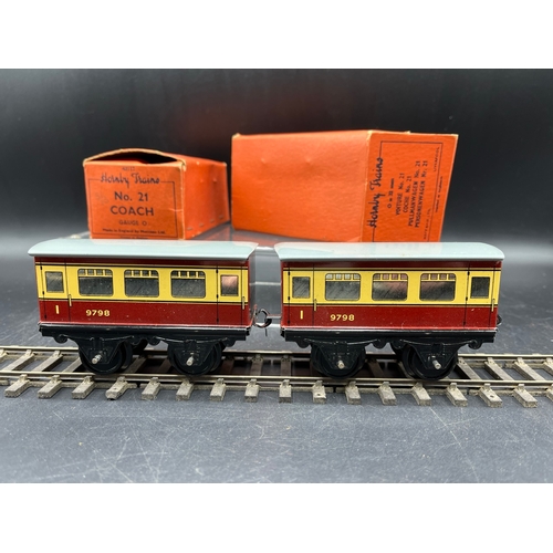 45 - Two Hornby Meccano 42117 No.21 Coaches Gauge O in Boxes - Very Good, Boxes Good (2) 300g