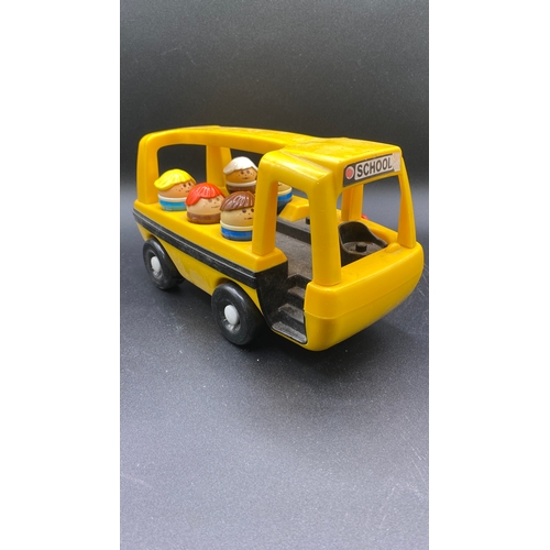 783 - Vintage 1980s Little Tikes School Bus with 5 figures. (F). 740g. (1)