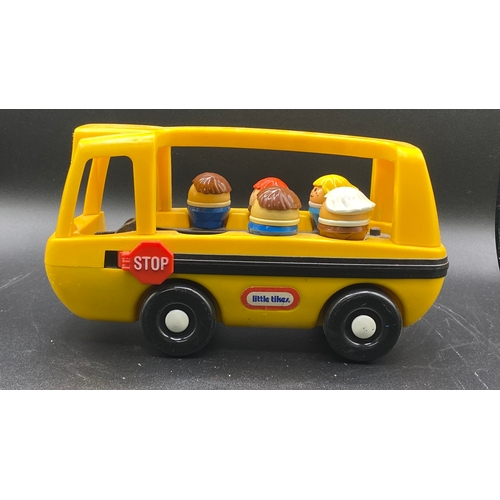 783 - Vintage 1980s Little Tikes School Bus with 5 figures. (F). 740g. (1)