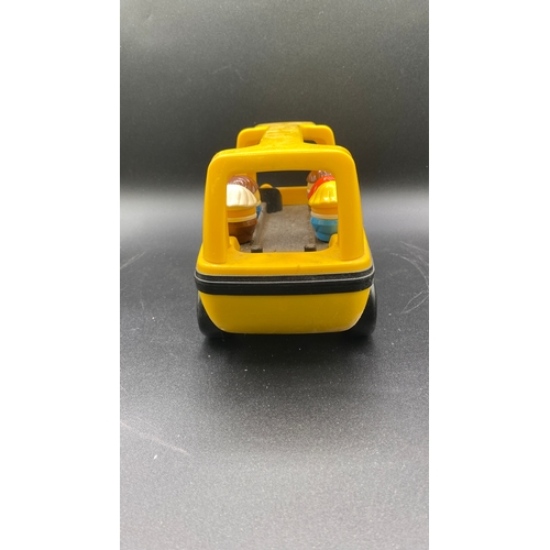 783 - Vintage 1980s Little Tikes School Bus with 5 figures. (F). 740g. (1)