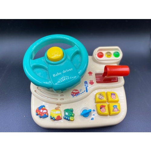 784 - Vtech Humpty Dumpty & VTECH Tiny Tot driver with steering wheel. (2). F. 2000g.
Playworn and without... 