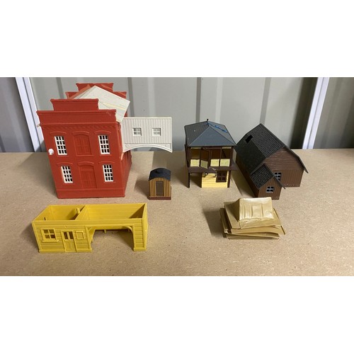 325 - 46 buildings, bridges & structures. Card, Metal & Plastic construction. F/G. (46). 10000g