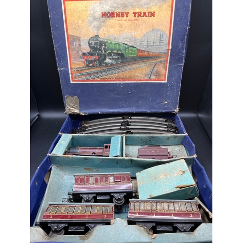 27 - Hornby Train No.501 Passenger Set Gauge O, LMS 0-4-0 5600 with tender and three coaches, Set almost ... 