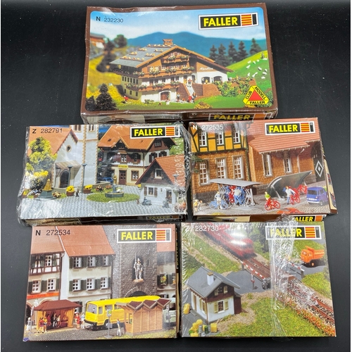 326 - 14 'N' gauge (11) 'Z' gauge (3) Faller, Vollmer, Piko, Kibri, includes Faller N232230 Mountain Inn, ... 