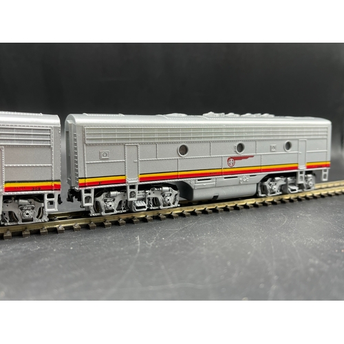 225 - Bachmann Plus EMD F7A & EMD F7B Santa Fe War Bonnet No.309L Principal Bo-Bo Loco and also motorised ... 