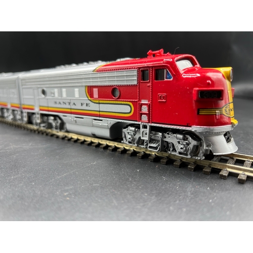 225 - Bachmann Plus EMD F7A & EMD F7B Santa Fe War Bonnet No.309L Principal Bo-Bo Loco and also motorised ... 