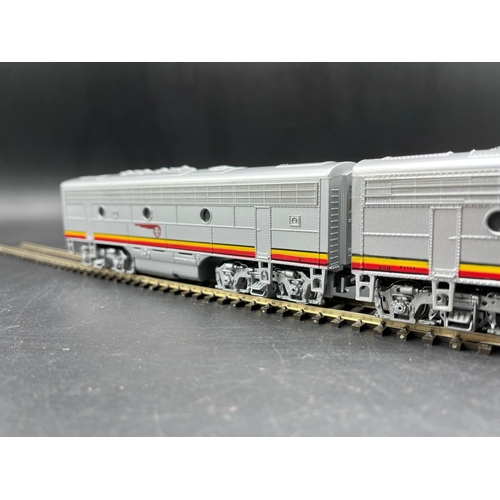 225 - Bachmann Plus EMD F7A & EMD F7B Santa Fe War Bonnet No.309L Principal Bo-Bo Loco and also motorised ... 