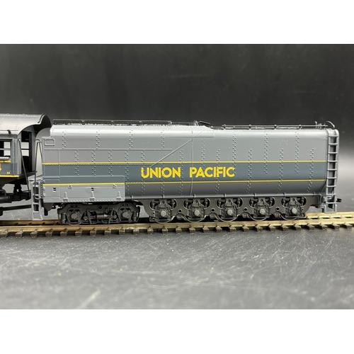 229 - Rivarossi 1587 Union Pacific Grey 4-8-4 FEF 3 